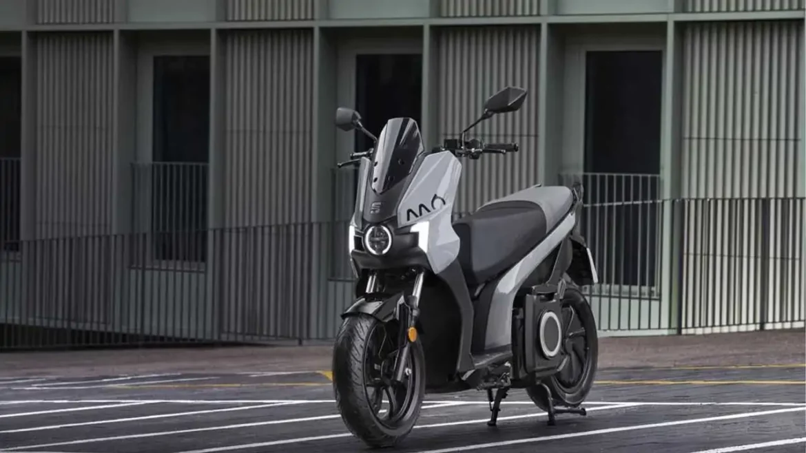 Mo 50: Montadora lança uma e-scooter para aprendizes