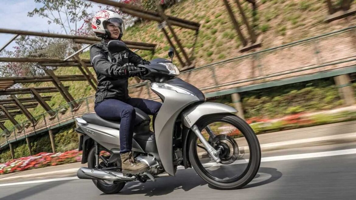 Honda Biz 2024: Ficha técnica, itens de série e preços.